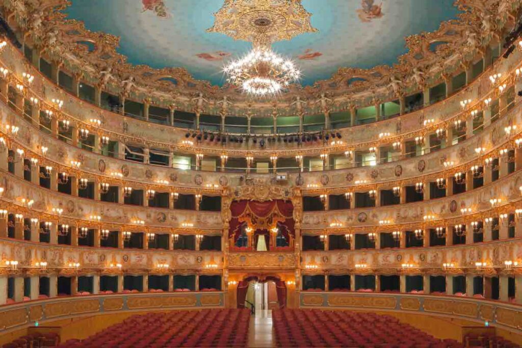 Les Contes d'Hoffmann at La Fenice